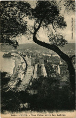 Nice - Vue Prise entre les Arbres à Nice