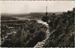 Cavaillon L'Escalier de la Colline Saint-Jacques et le Calvaire à Cavaillon
