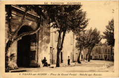 Villes-sur-Azon - Place du Grand Portail - Marché aux Raisins