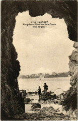 Morgat- vue prise de l'interieur de la Grotte Baignoire France