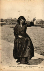 Femme de l'Ile de Sein - Coutumes Moeurs et Costumes Breton