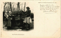 Bretagne - Collection E. H. - Un Puits - Finistere - Folklore