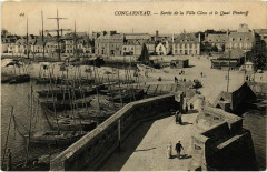 Concerneau- Sortie de la Ville Close,Le Quai Peneroff France -
													29 Finistère
												