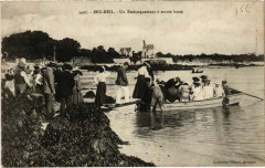 Beg Meil- Un Embarquement a maree basse France