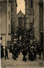 Morlaix - Eglise St-Mélaine Sortie de Tg-Messe de à Morlaix