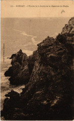 Morgat - L'Entrée de la Grotte de la Cheminée du Diable