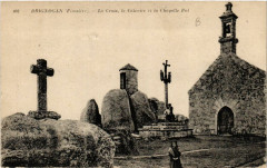 Brignogan (Finistere) - La Croix le Calvaire et la Chapelle Pol