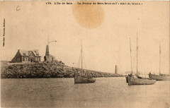 L'Ile de Sein - La Pointe de Men brial et l' Abri du Marin