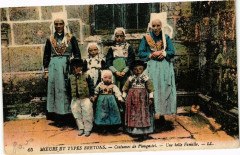 Moeurs et Types Bretons Costumes de Plougastel Une belle Famille