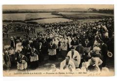 Sainte-Anne la Palud-Procession du Pardon le Clergé à Plonévez-Porzay