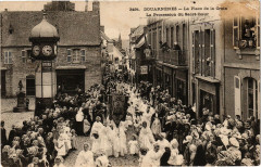 Douarnenez-La Place de la Croix-La Procession du Sacré Coeur -
																					29100 Douarnenez
																			