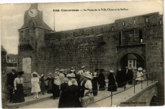 Concarneau-La Porte de la Ville Close et le Beffroi à Concarneau