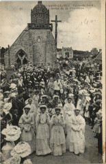 Perros-Guirec - Sortie de la Procession à Perros-Guirec