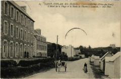 Saint-Efflam-en-Plestin-les-Greves - L'Hotel de la Plage et la Rout