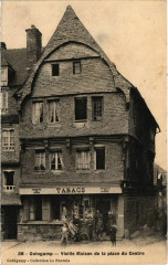 Guingamp - Vieille Maison de la place du Centre à Guingamp