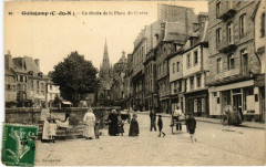 Guingamp - La droite de la Place du Centre à Guingamp