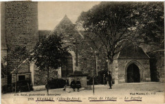Etables - Place de l'Eglise - Le Porche