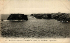 Belle-Isle-en-Mer - La Roche aux Oiseaux et la Roche percée à l'Apothicairerie à Sauzon