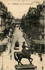 Orleans Rue de la République statue à Orléans