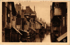 Montargis - Rue sur l'eau à Montargis