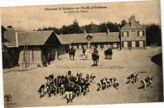 Chasses a Courre en Foret d'Orleans-La Sortie du Chenil