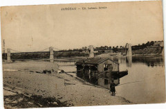 Jourgeau - Un bateau lavoir