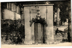 Ferrieres-en-Gatinais-Une Porte de l'Abbaye