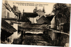 Ferrieres-en-Gatinais-Les Vieux Lavoirs et la Rue de la Pecherie