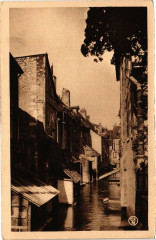Montargis - Vue sur l'eau à Montargis