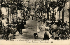 Carte postale ancienne Tours - Le Boulevard Béranger - Le Marché aux Fleurs
                                                                     à Tours
                                