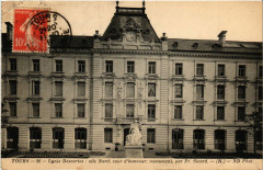 Tours - Lycée Descartes aile Nord cour d'honneur monument par Fr... à Tours