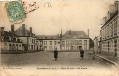 Courtalain - Place du Ballet et la Mairie