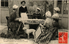 Scenes de la Vie Normandie - Bonne apportant une commande -
													28 Eure et Loir
												