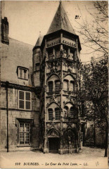 Bourges La Cour du Petit Lycée à Bourges