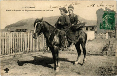 Auvergne - Paysan et Paysanne revenant de la Foire