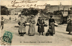 Auvergne-Paysannes - Se rendant au Marché
