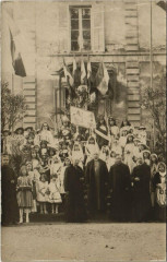 Carte photo - dans les costumes religieux