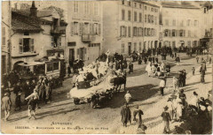 Auvergne - Boulevard de la Halle un Jour de Fete