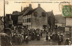 Egliseneuve-D'Entraygues La Place un jour de marché
