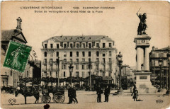 Clermont-Ferrand Statue de Vercingetorix et Grand Hotel de la Poste à Clermont-Ferrand