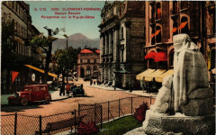 Clermont-Ferrand Square Dessaix Pespective sur le Puy-de-Dome à Clermont-Ferrand