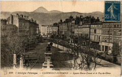 Clermont-Ferrand Square Blaise Pascal et le Puy-de-Dome à Clermont-Ferrand