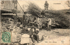 Types L'Auvergne Cour rustique