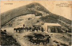 Carte postale ancienne Excursion au Pic du Sancy - Le Pic vu du Col
                                                                     à Chambon-sur-Lac
                                
