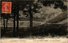 L'Auvergne Pittoresque Le Mont-Dore - La route en lacets à Mont-Dore