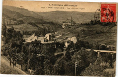Saint-Nectaire - Vue prise sur l'Eglise à Saint-Nectaire