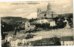 Saint-Nectaire - L'Eglise et le presbytere à Saint-Nectaire