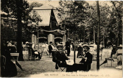 Royat - Le parc vers le kiosque à Royat