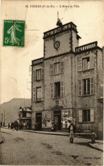 Thiers - L'hotel de ville à Thiers