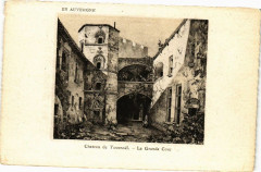 Auvergne - Chateau de Tournoel - La grande cour